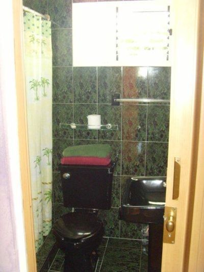 'Bathroom3' Casas particulares are an alternative to hotels in Cuba.